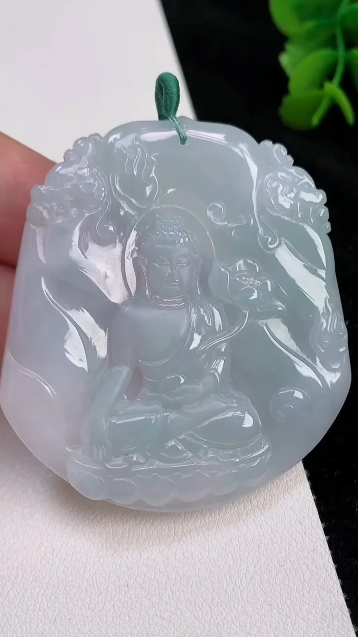 天然A货翡翠阿弥陀佛吊坠，尺寸57.6-53-4.5，重量:30.00g
7月2日