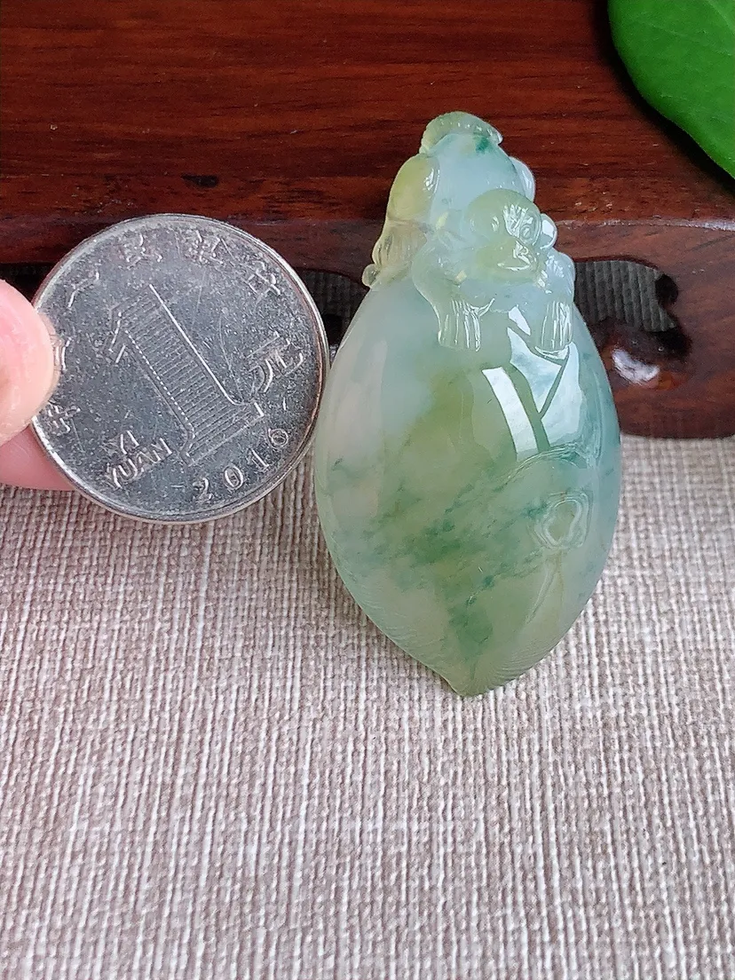 天然A货翡翠飘黄翡飘花寿桃灵猴献寿吊坠 尺寸45.8×24×11.6m量18.55g 0701