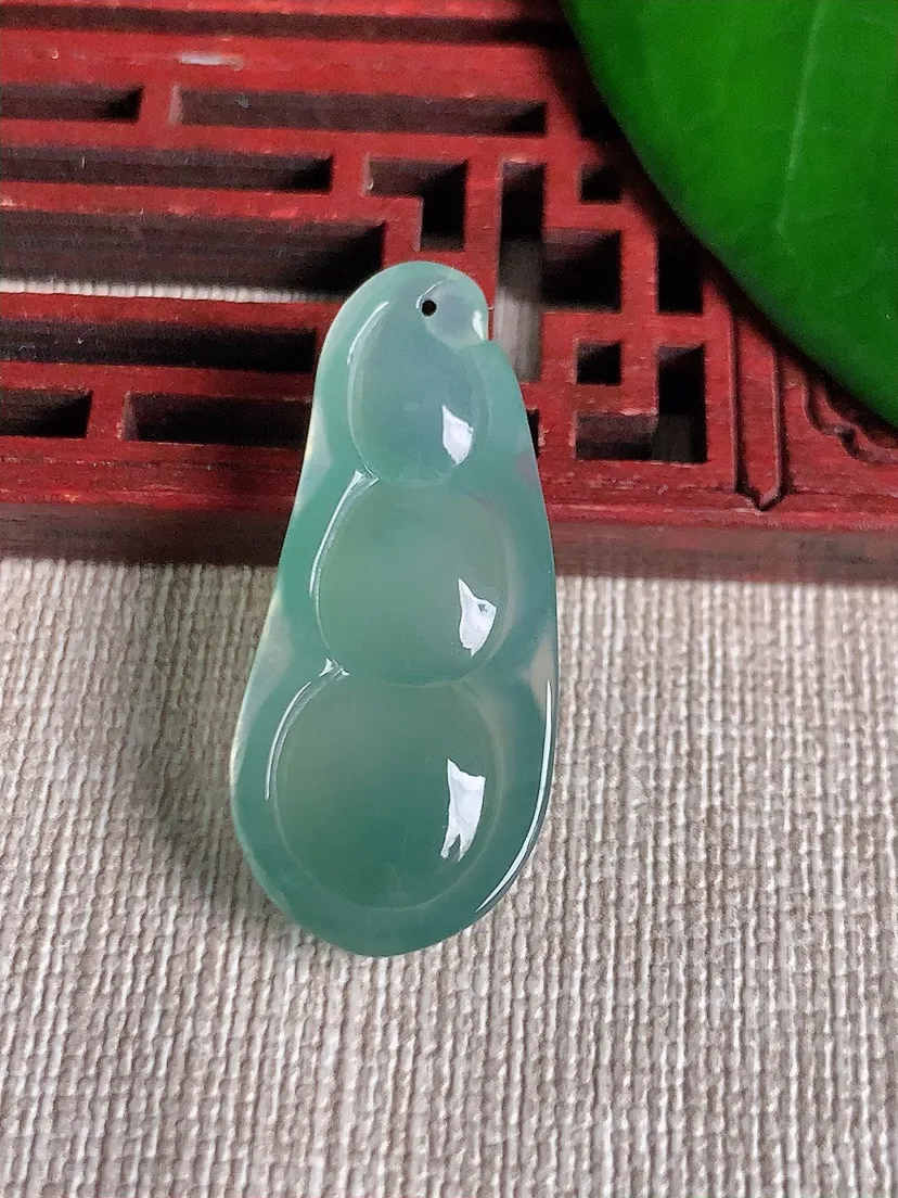 天然A货翡翠晴水四季豆福豆平安豆吊坠尺寸34.7×15×6m量5.35g 0701