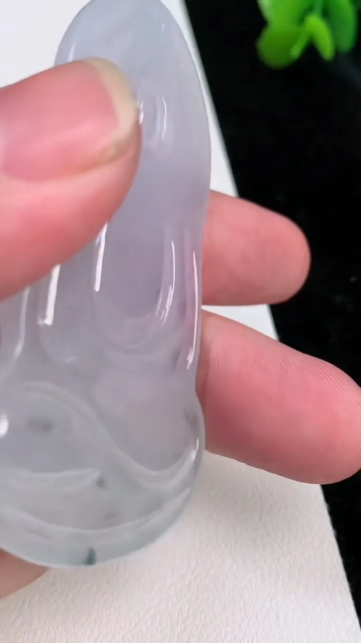 天然A货翡翠种紫罗兰飘花大势至观音菩萨吊坠，尺寸65.5-40.8-6.2，重量:33.05g
7月2日