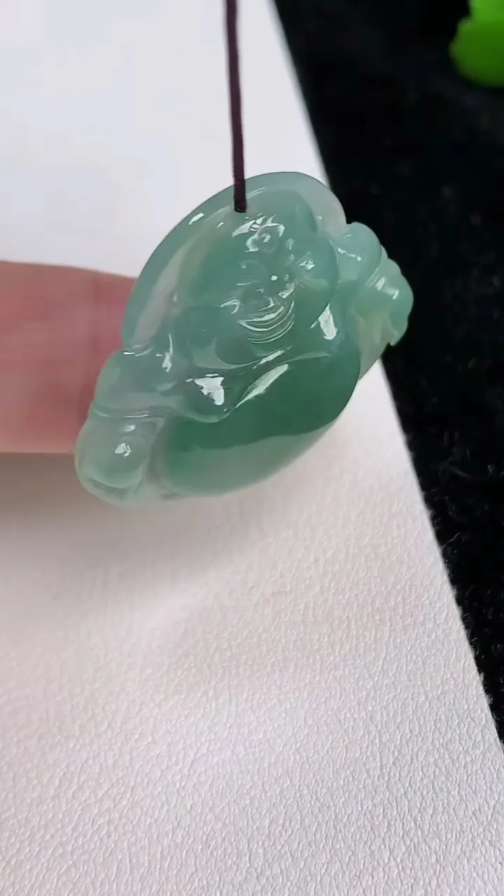 天然A货翡翠佛公吊坠，尺寸30.2-32-5.4，重量:8.26g
7月2日