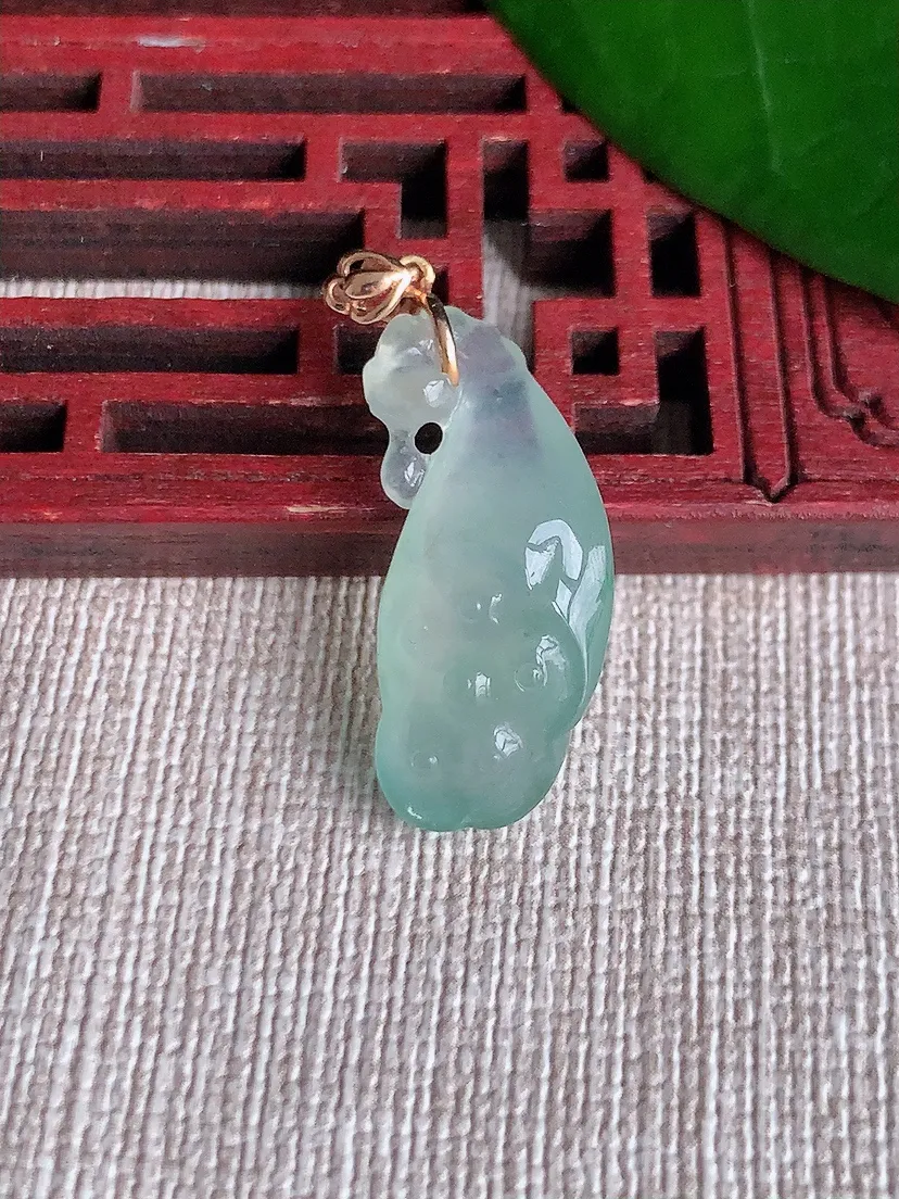 天然A货翡翠18K金扣头晴水莲蓬吊坠尺寸25.4×11.4×7.2m量3.46g 0702