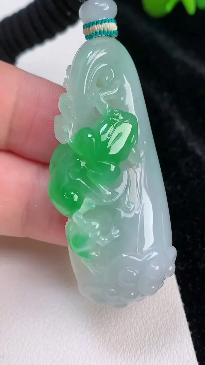 天然A货翡翠呱呱来财 莲蓬吊坠，尺寸50.8-23-11.2，重量:28.98g
7月3日