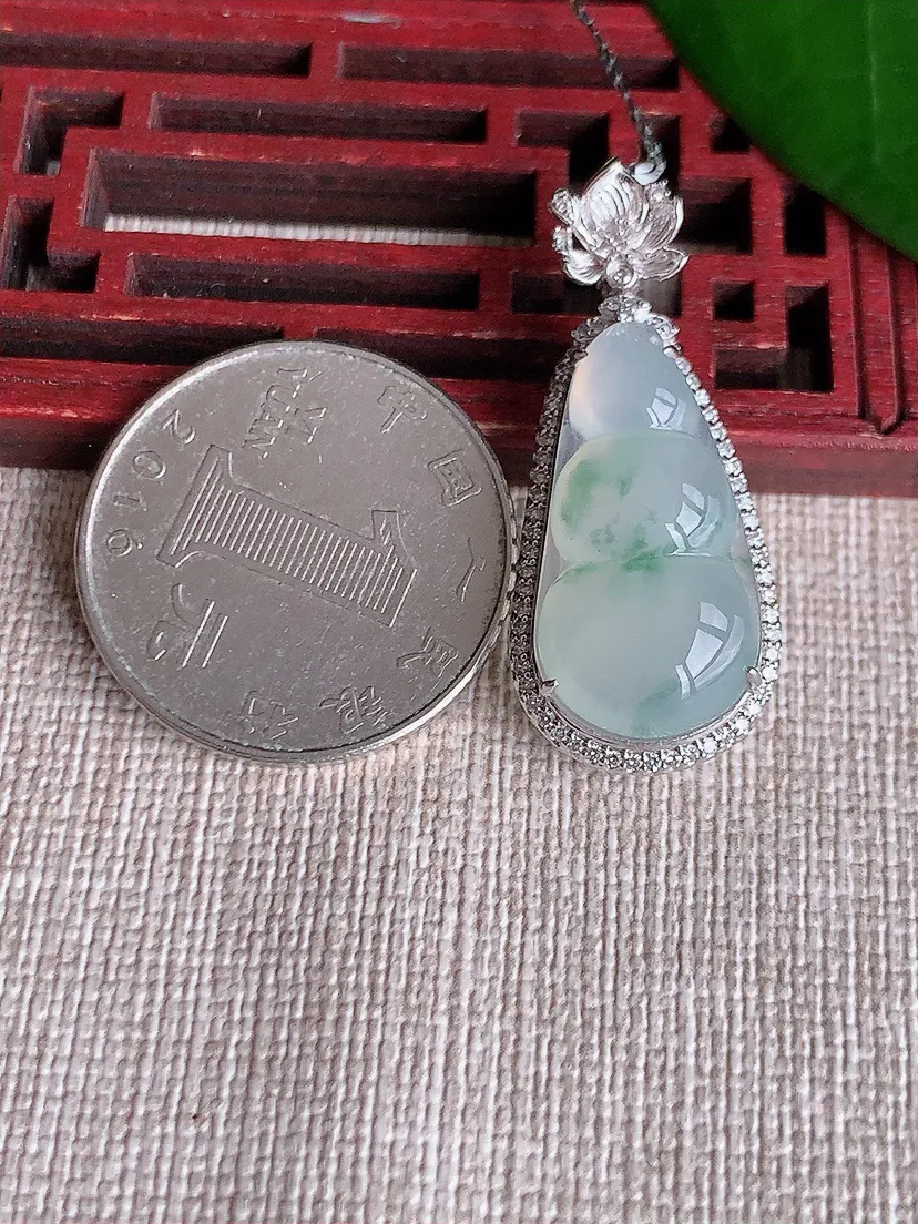 天然A货翡翠18K金伴飘花四季豆福豆平安豆吊坠尺寸34.5×15×10裸石23×12m量4.72g 0702