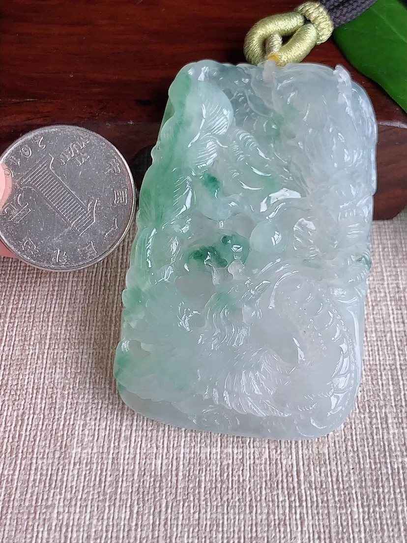 天然A货翡翠飘花龙凤牌龙凤呈祥吊坠 尺寸62.7×39×9.3m量49.95g 0702