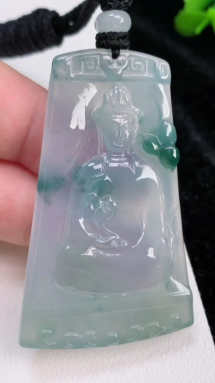 天然A货翡翠种飘花大势至观音菩萨吊坠，尺寸58.5-37.4-5，重量:31.41g
7月3日