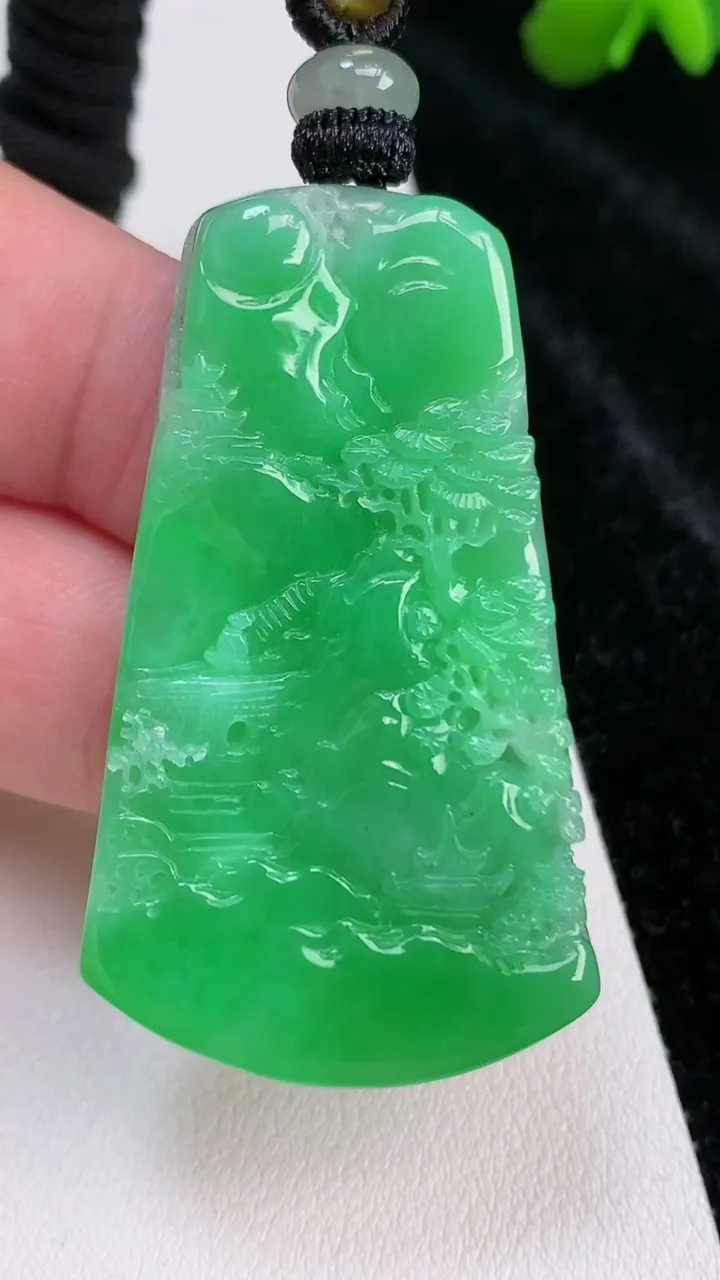 天然A货翡翠山水牌吊坠，尺寸47-28.2-6，重量:24.30g
7月3日