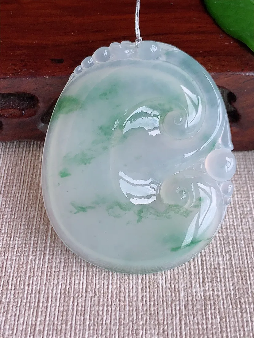 天然A货翡翠飘花大如意吊坠尺寸49×40.7×5.4m量21.00g 0702