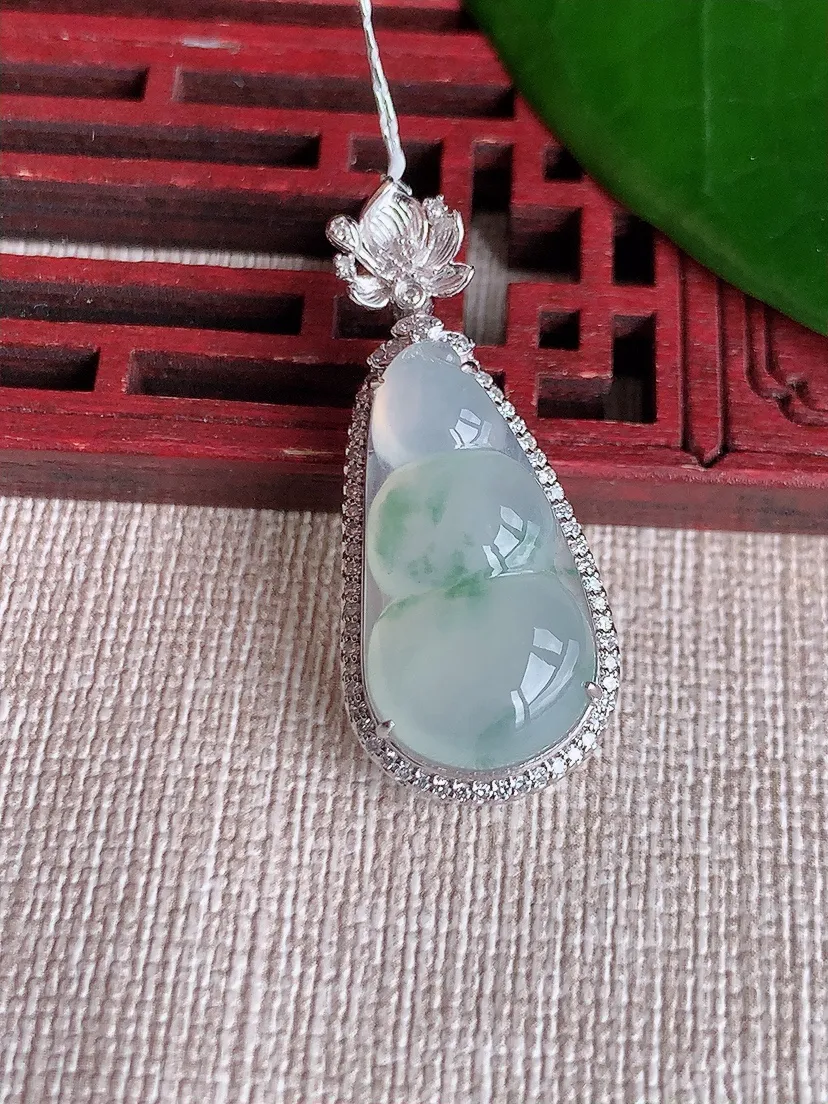 天然A货翡翠18K金伴飘花四季豆福豆平安豆吊坠尺寸34.5×15×10裸石23×12m量4.72g 0702