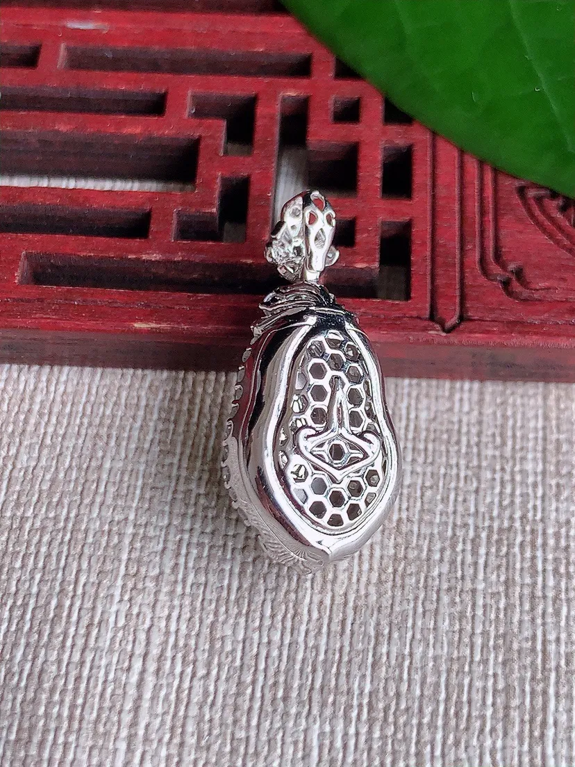 天然A货翡翠18K金伴满绿葫芦吊坠尺寸28×13×10.8裸石14.6×8.8m量4.68g 070