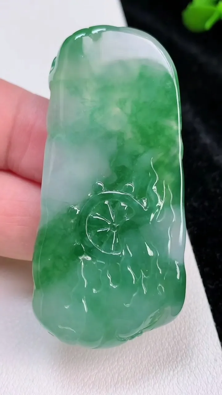 天然A货翡翠祥龙观音菩萨吊坠，尺寸59-28.5-10.3，重量:31.98g
7月3日