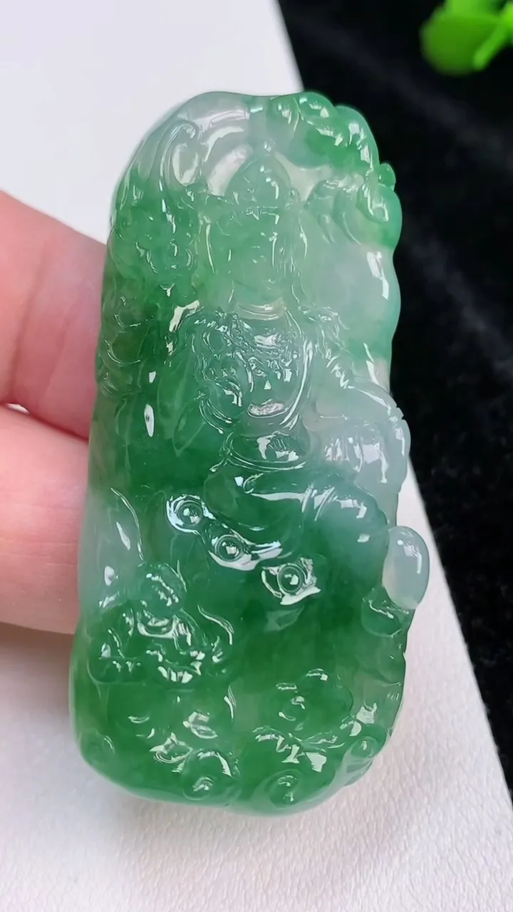 天然A货翡翠祥龙观音菩萨吊坠，尺寸59-28.5-10.3，重量:31.98g
7月3日