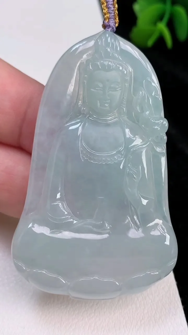 天然A货翡翠大势至观音菩萨吊坠，尺寸60.3-37.8-5，重量:25.76g
7月3日