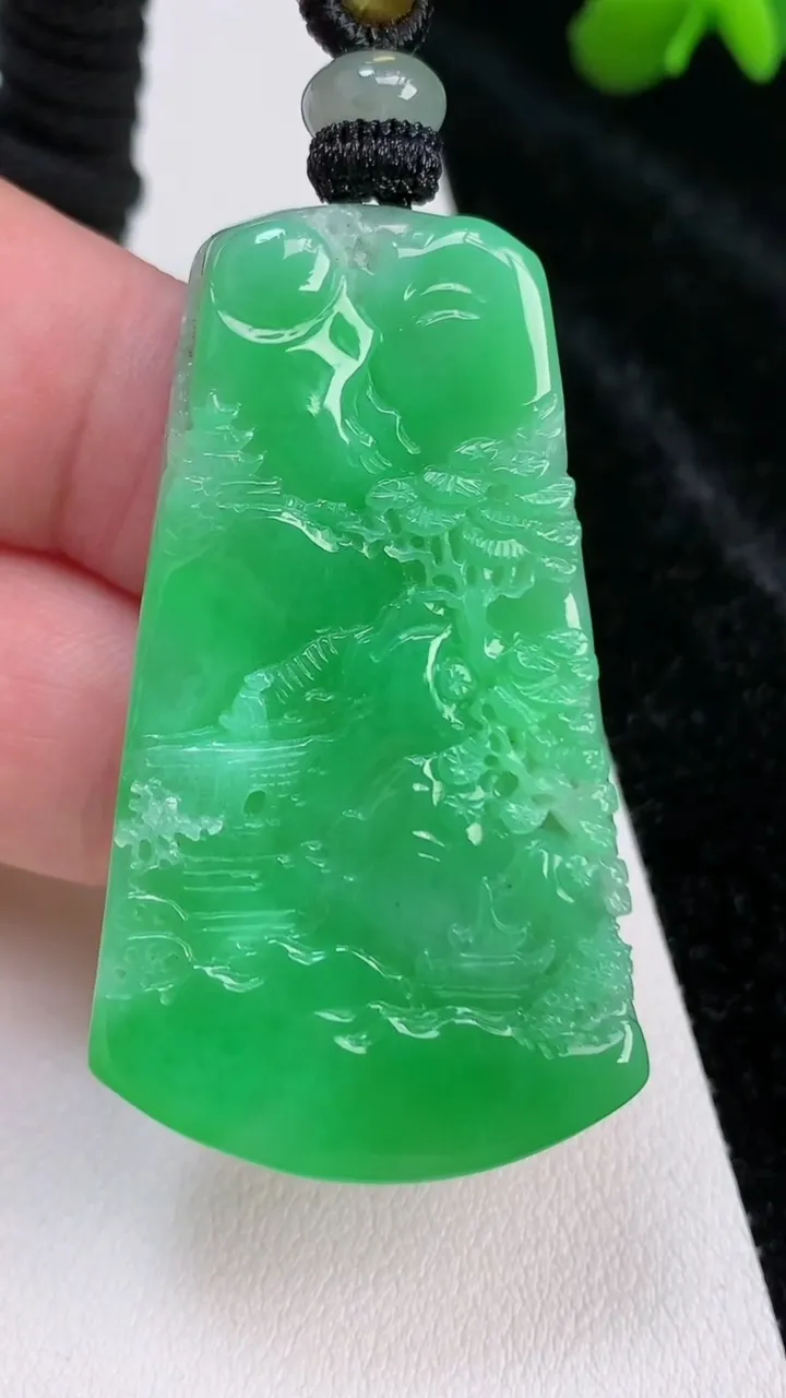 天然A货翡翠山水牌吊坠，尺寸47-28.2-6，重量:24.30g
7月3日