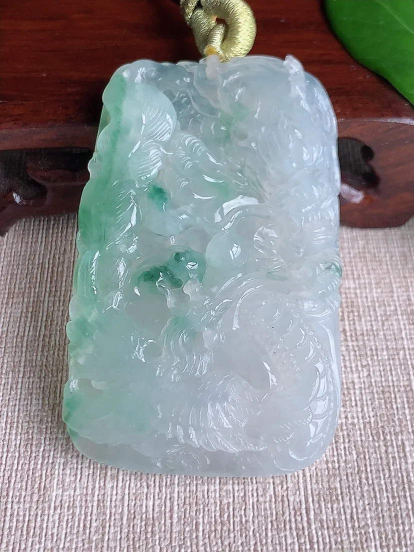 天然A货翡翠飘花龙凤牌龙凤呈祥吊坠 尺寸62.7×39×9.3m量49.95g 0702