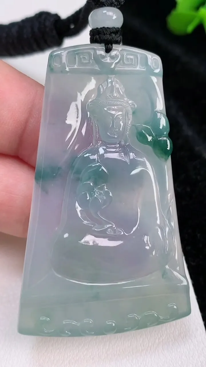 天然A货翡翠种飘花大势至观音菩萨吊坠，尺寸58.5-37.4-5，重量:31.41g
7月3日