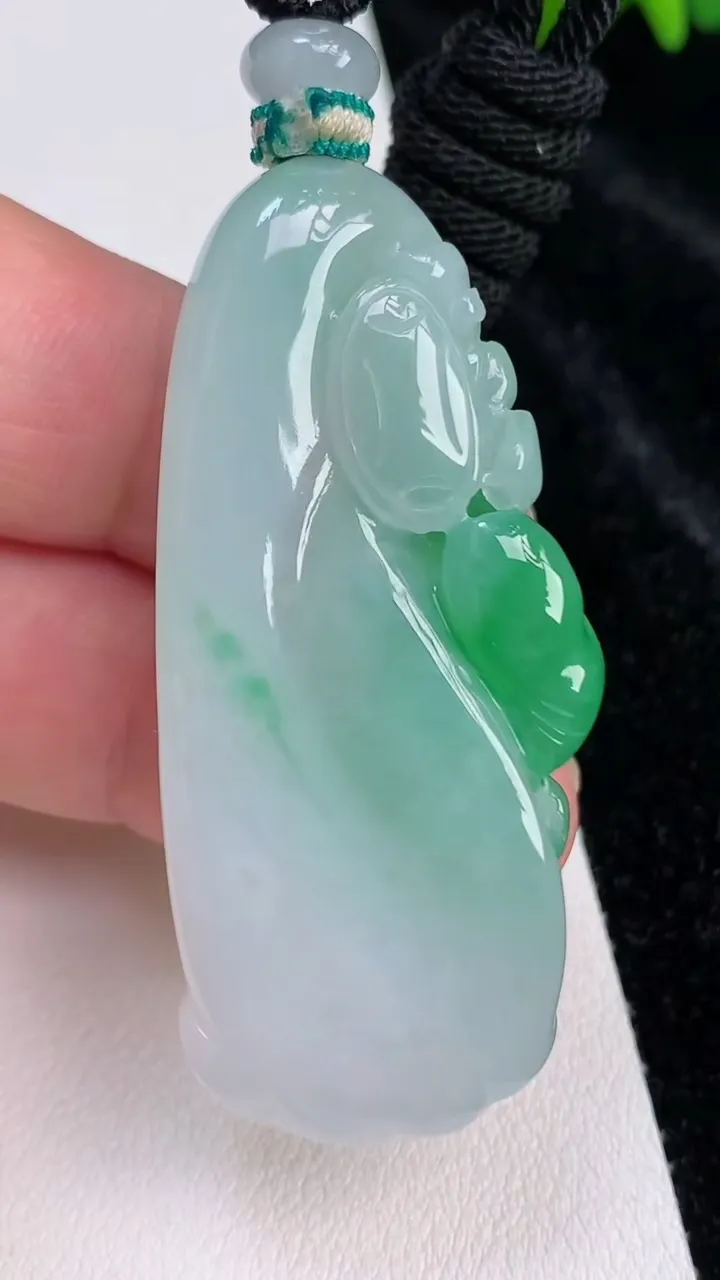 天然A货翡翠呱呱来财 莲蓬吊坠，尺寸50.8-23-11.2，重量:28.98g
7月3日