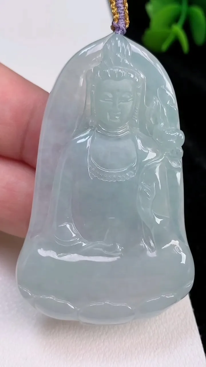 天然A货翡翠大势至观音菩萨吊坠，尺寸60.3-37.8-5，重量:25.76g
7月3日