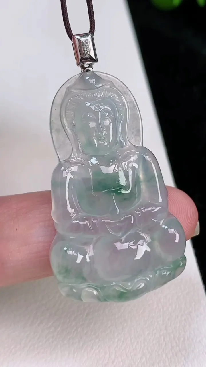 天然A货翡翠观音菩萨吊坠，尺寸37.6-22.8-3.6，重量:5.86g
7月3日