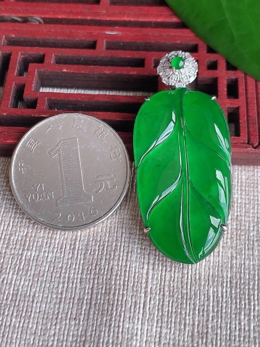 天然A货翡翠18K金伴满绿叶子金枝玉叶吊坠尺寸44.7×35.5×19.4×6.6m量7.33g 0702