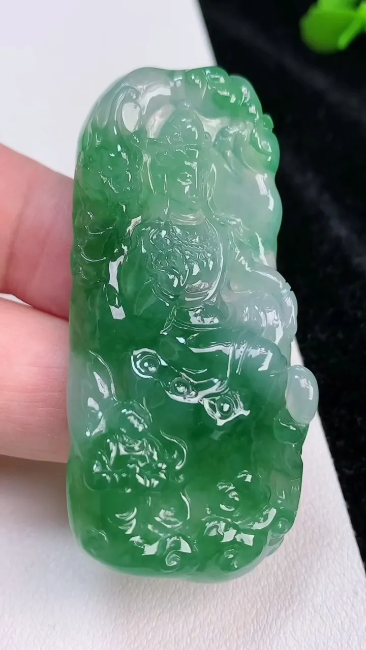天然A货翡翠祥龙观音菩萨吊坠，尺寸59-28.5-10.3，重量:31.98g
7月3日