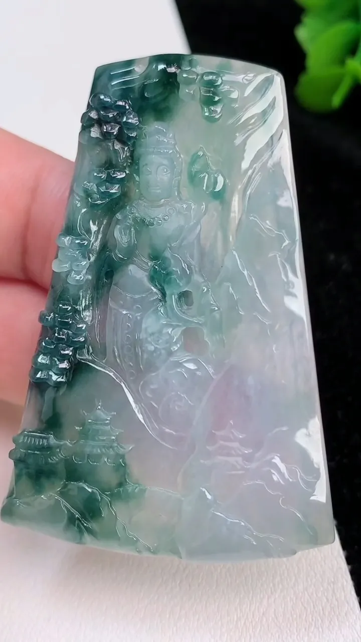 天然A货翡翠冰种飘花山水大势至观音菩萨吊坠，尺寸58.4-39.8-4.5，重量:22.27g
7月3日