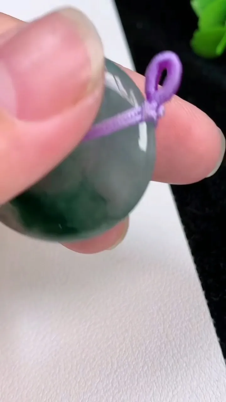 天然A货翡翠飘花平安扣吊坠，尺寸30-5.4，重量:10.95g
7月3日