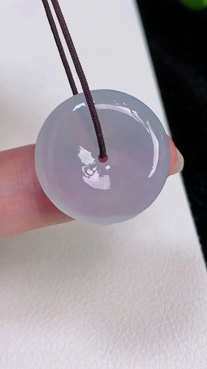 天然A货翡翠冰种平安扣吊坠，尺寸21.2-4.9，重量:4.71g
7月3日