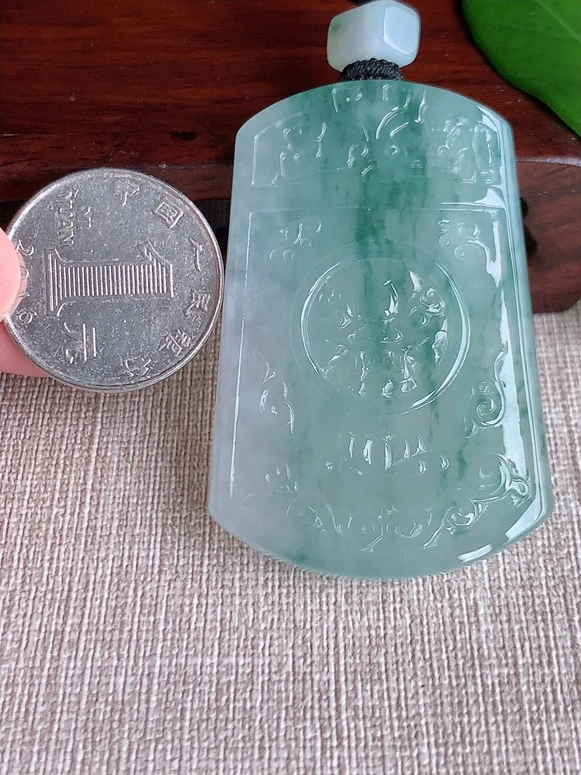 天然A货翡翠飘花仿古无事牌吊坠尺寸53.2×36.2×6m量33.00g 0702