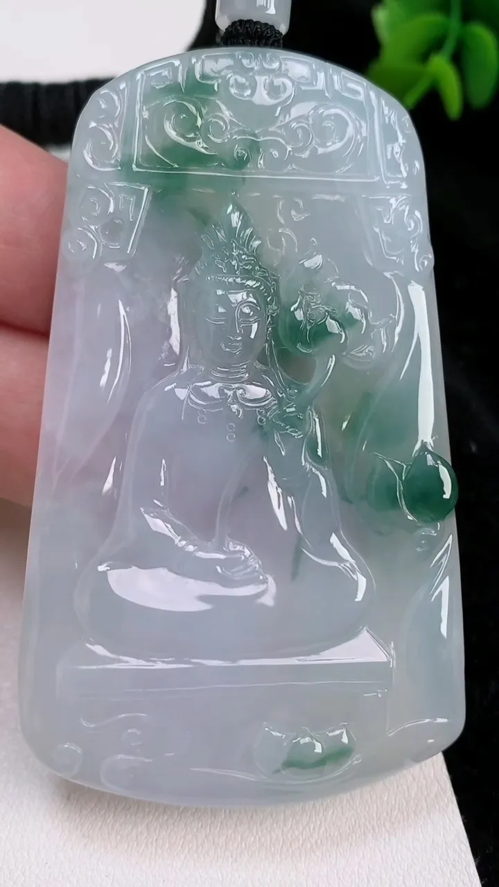 天然A货翡翠种飘花大势至观音菩萨吊坠，尺寸71-43.4-5，重量:45.95g
7月3日