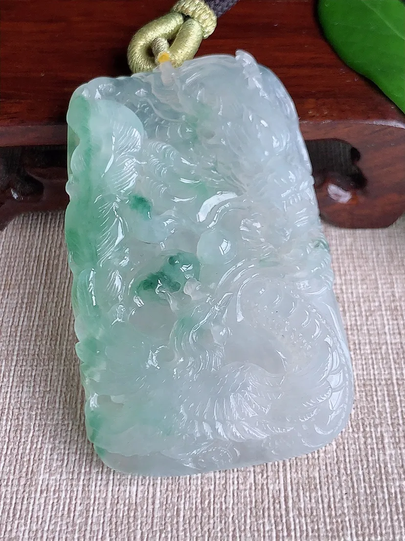 天然A货翡翠飘花龙凤牌龙凤呈祥吊坠 尺寸62.7×39×9.3m量49.95g 0702