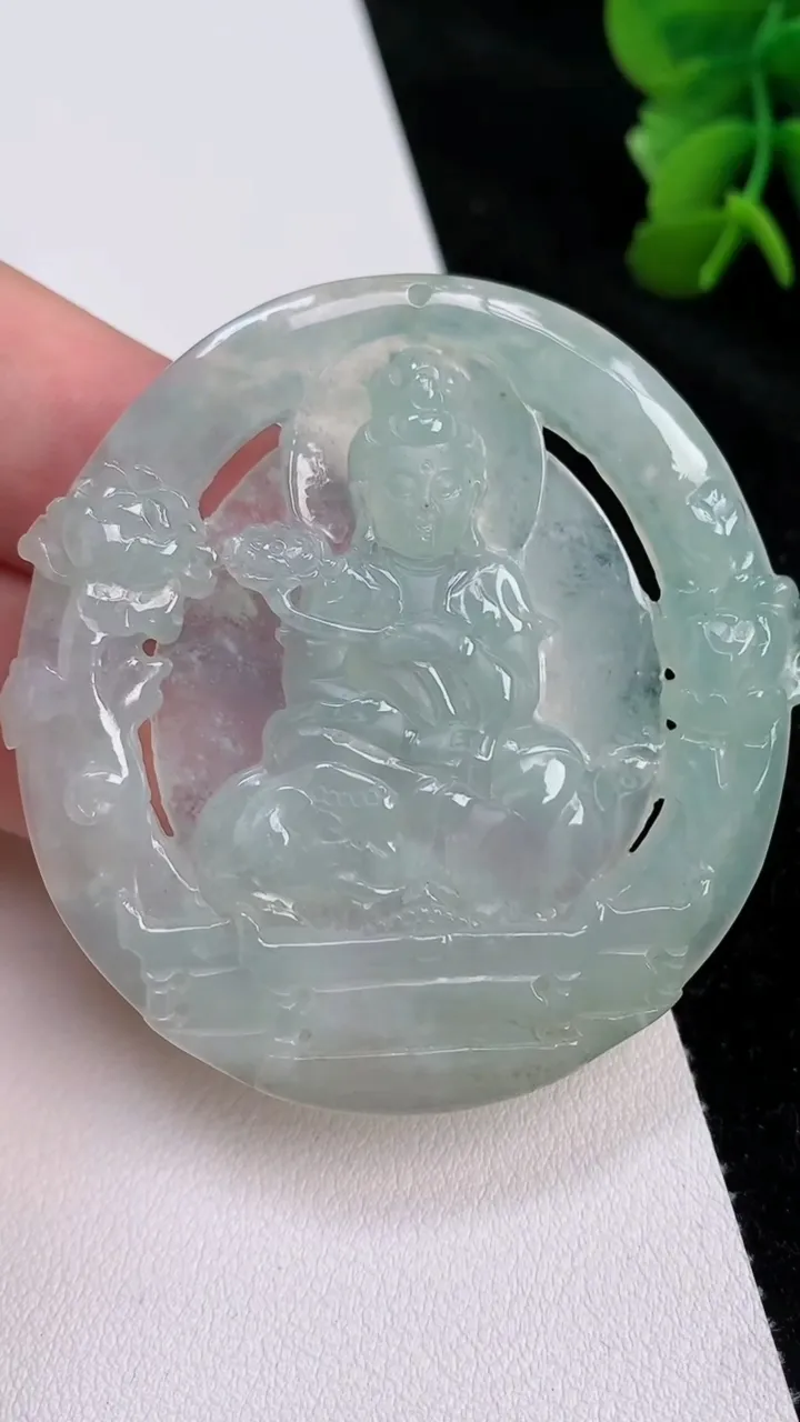 天然A货翡翠大势至观音菩萨吊坠，尺寸53.2-51.6-5，重量:25.41g
7月3日