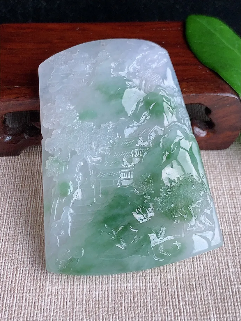 天然A货翡翠飘花意境山水牌吊坠 尺寸69.7×49×7.2m量55.83g 0702