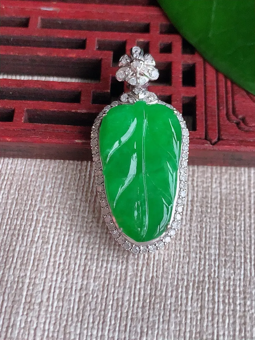 天然A货翡翠18K金伴阳绿叶子金枝玉叶吊坠 尺寸35.6×16.4×7.6裸石23×13m量5.11g 0701