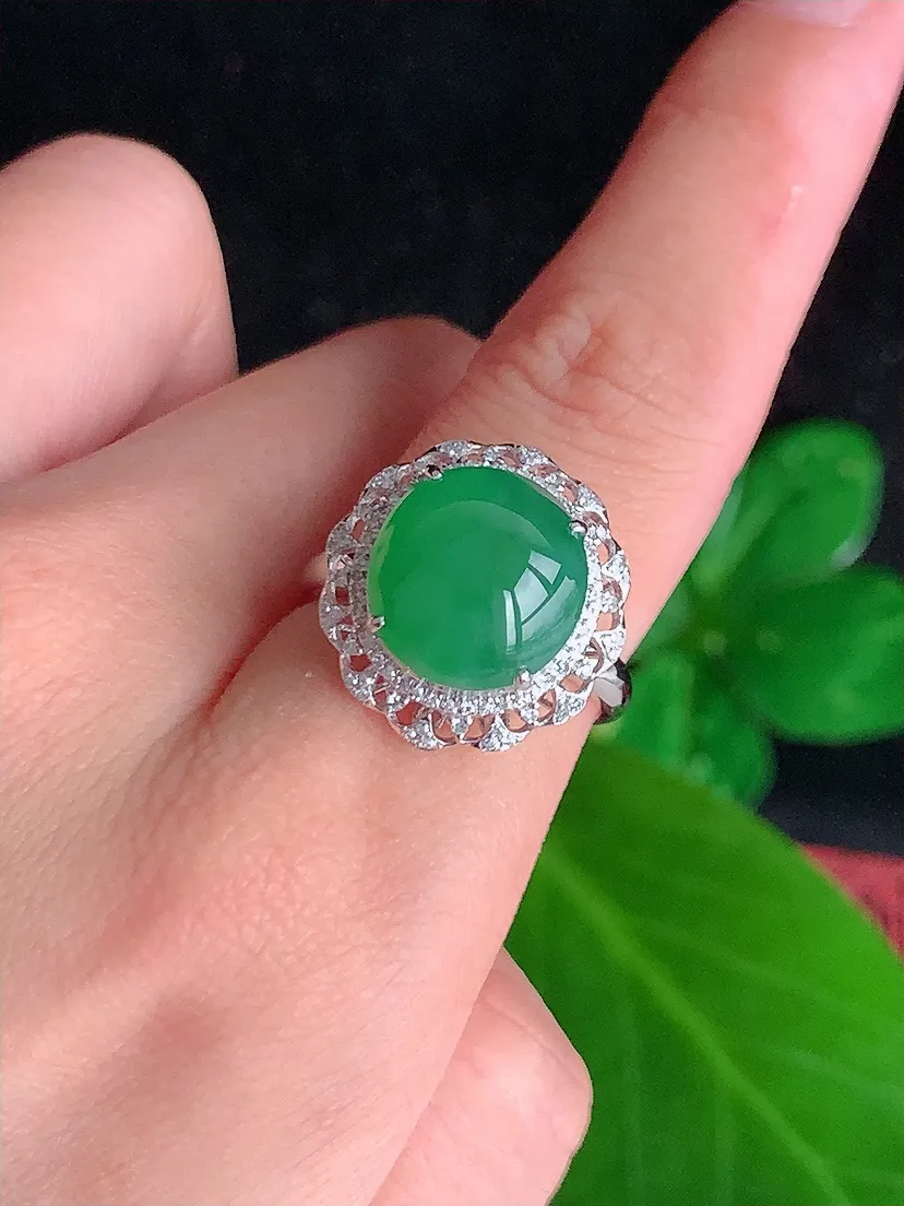 天然A货翡翠铂金伴钻镶嵌满绿蛋面戒指 圈口18裸石尺寸12×11.4mm 重量6.42g 0702