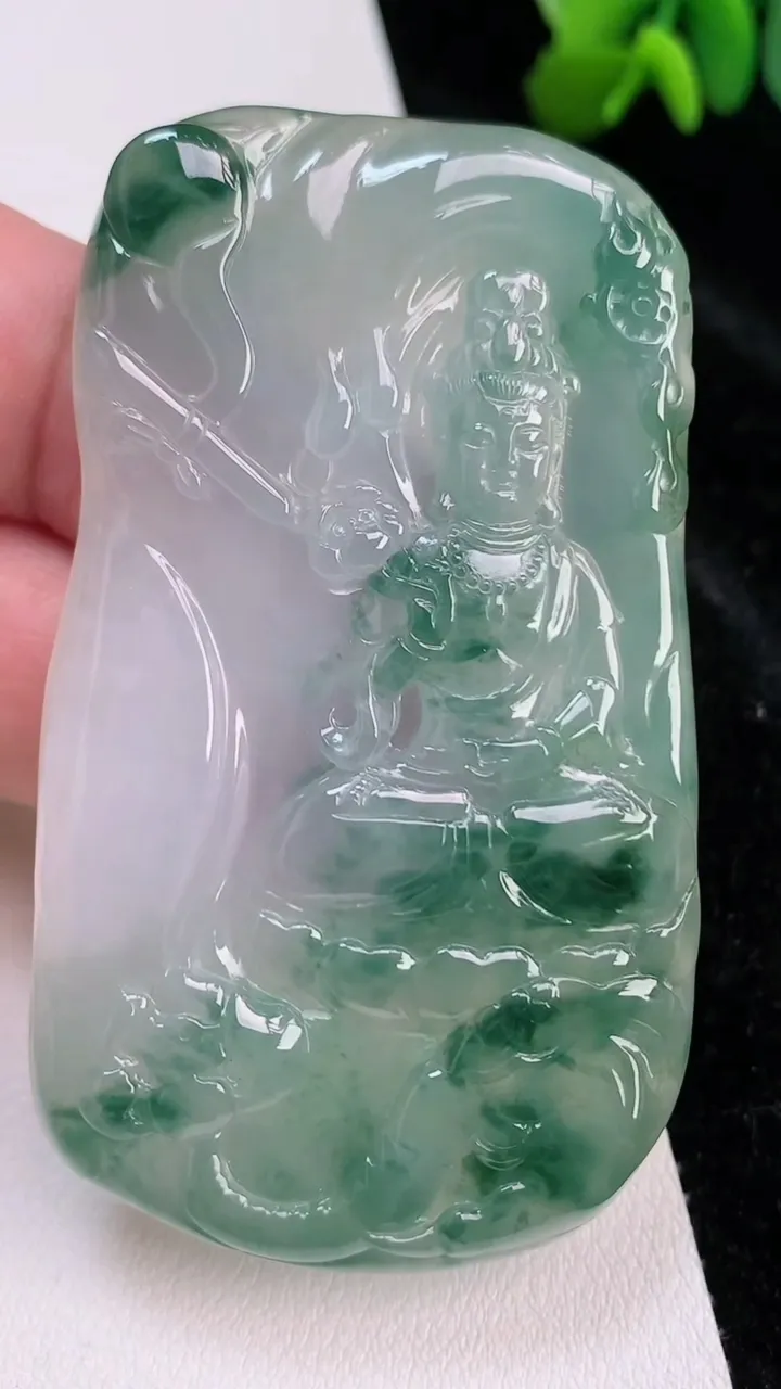 天然A货翡翠种飘花普贤菩萨吊坠，尺寸65.5-37.4-5.4，重量:36.56g
7月3日