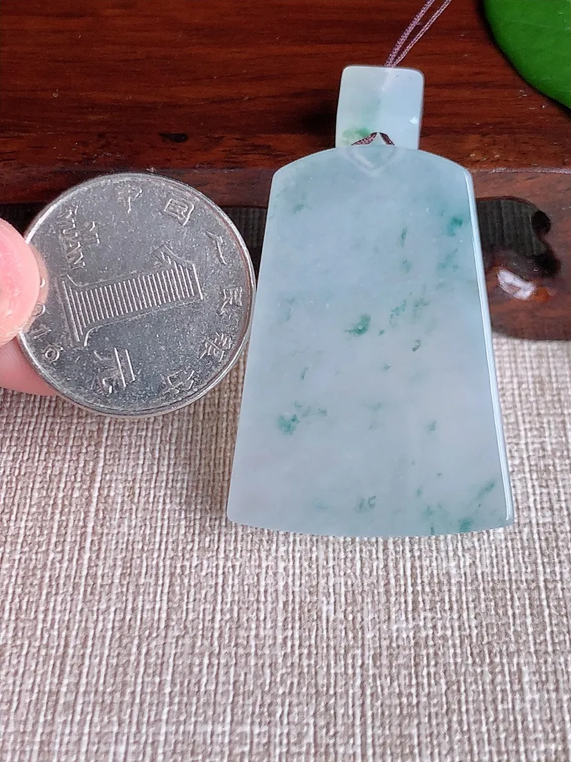 天然A货翡翠飘花无事牌吊坠尺寸38.4×28×5m量16.74g 0702