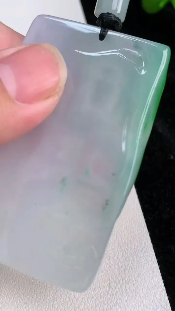 天然A货翡翠虚空藏观音菩萨吊坠，尺寸59-37.2-6，重量:42.72g
7月3日