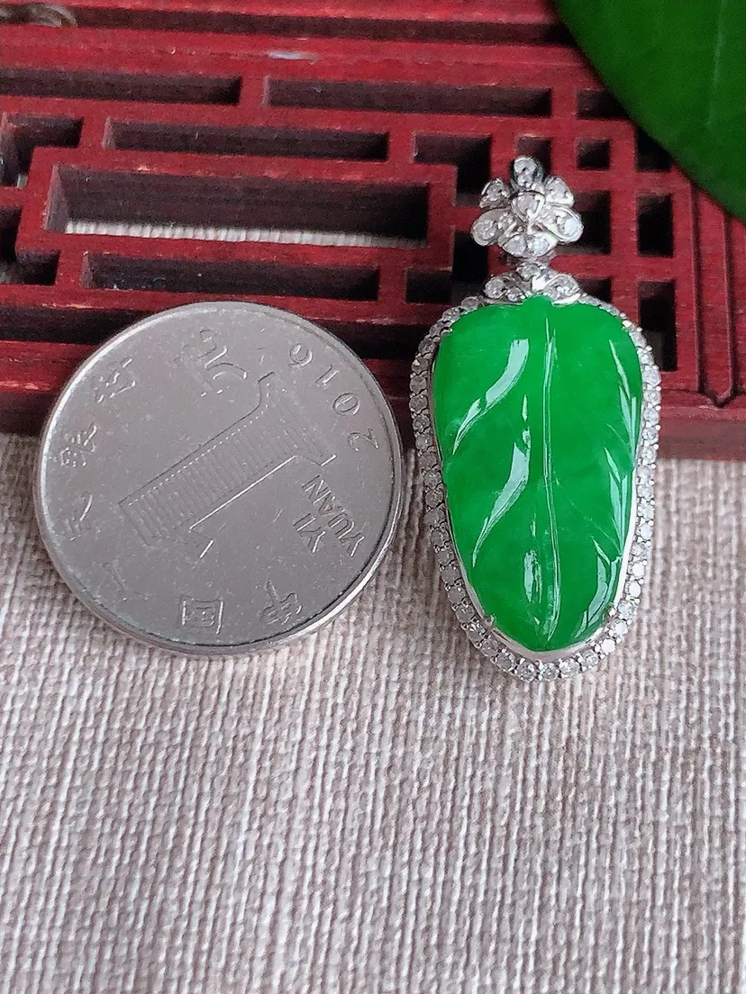 天然A货翡翠18K金伴阳绿叶子金枝玉叶吊坠 尺寸35.6×16.4×7.6裸石23×13m量5.11g 0701