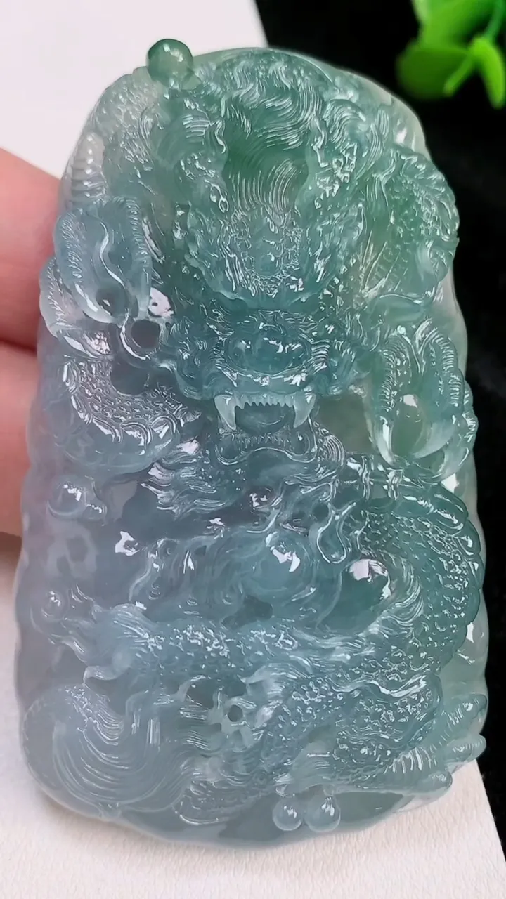天然A货翡翠种紫罗兰龙牌吊坠，尺寸76-45.8-12.2，重量:73.26g
7月3日