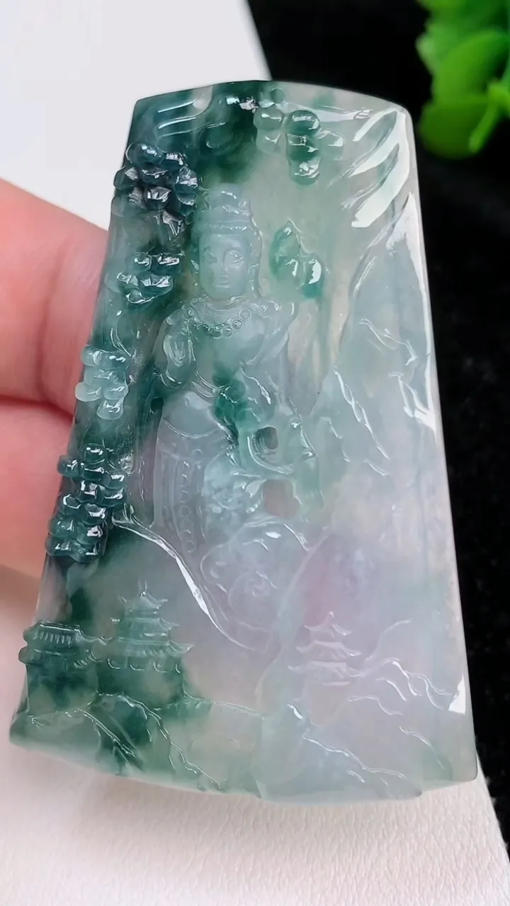 天然A货翡翠冰种飘花山水大势至观音菩萨吊坠，尺寸58.4-39.8-4.5，重量:22.27g
7月