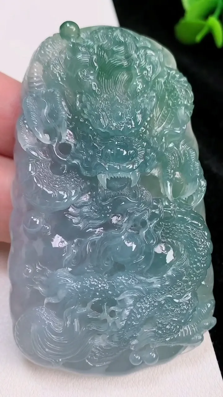 天然A货翡翠种紫罗兰龙牌吊坠，尺寸76-45.8-12.2，重量:73.26g
7月3日