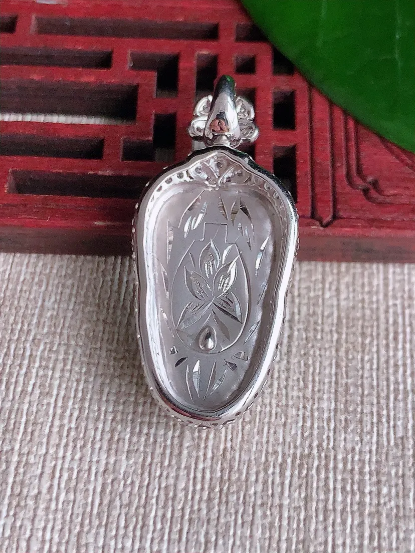 天然A货翡翠18K金伴阳绿叶子金枝玉叶吊坠 尺寸35.6×16.4×7.6裸石23×13m量5.11