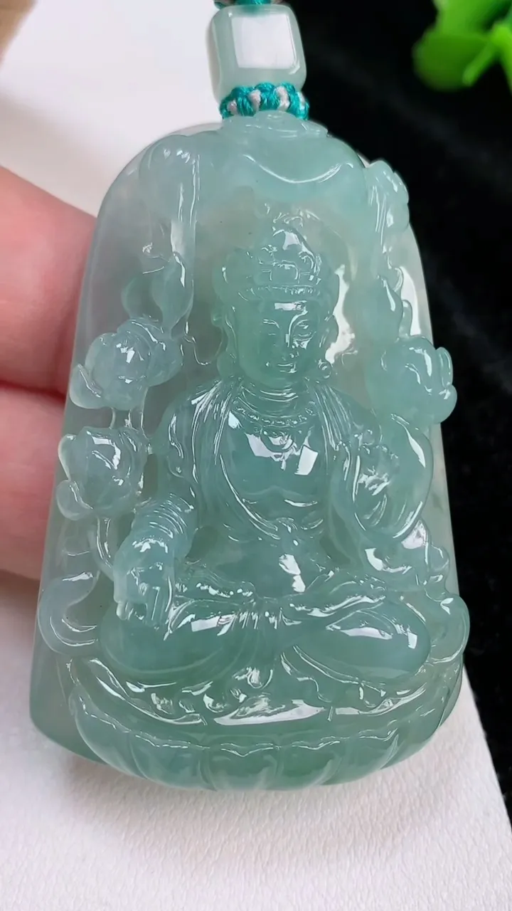 天然A货翡翠大势至观音菩萨吊坠，尺寸58-40-11，重量:55.03g
7月3日