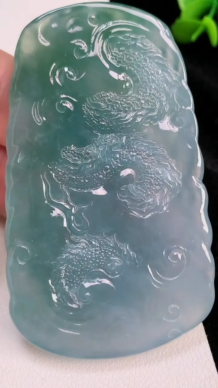 天然A货翡翠种紫罗兰龙牌吊坠，尺寸76-45.8-12.2，重量:73.26g
7月3日