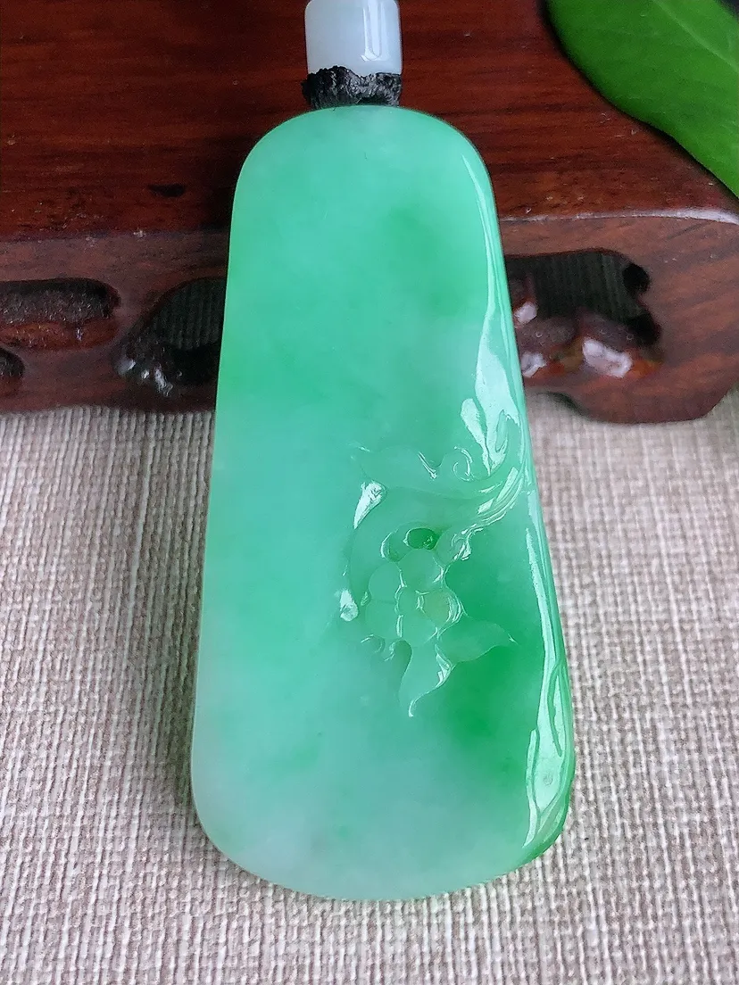 天然A货翡翠满绿麒麟吊坠尺寸58×27×10.8m量32.54g 0702