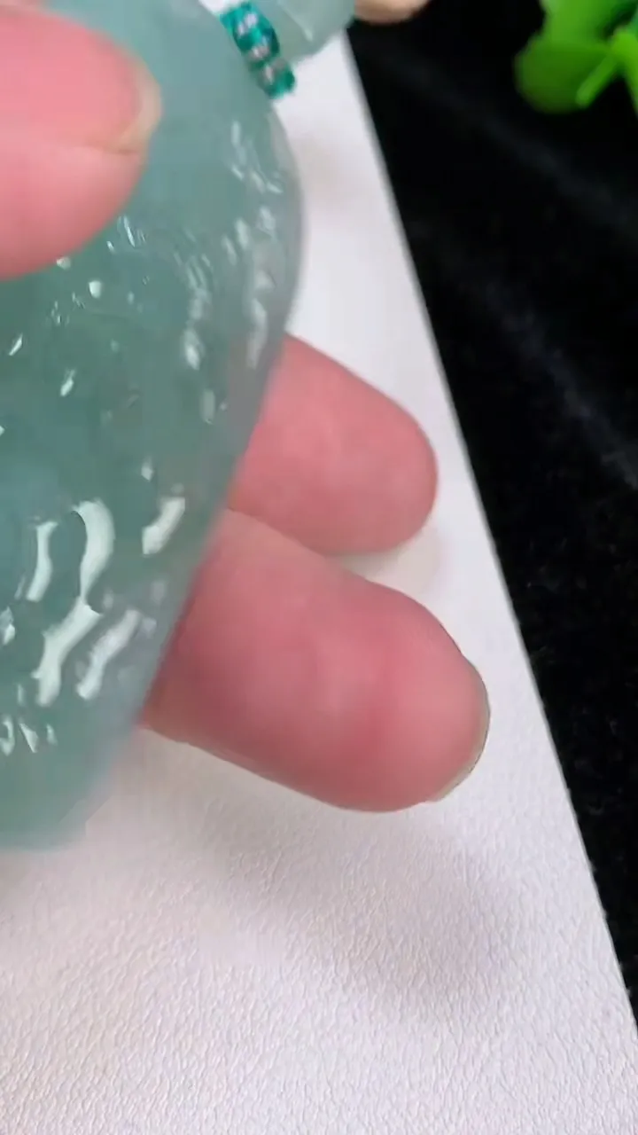 天然A货翡翠大势至观音菩萨吊坠，尺寸58-40-11，重量:55.03g
7月3日