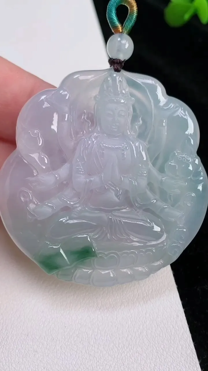 天然A货翡翠千手观音吊坠，尺寸52-51.6-6，重量:34.38g
7月3日