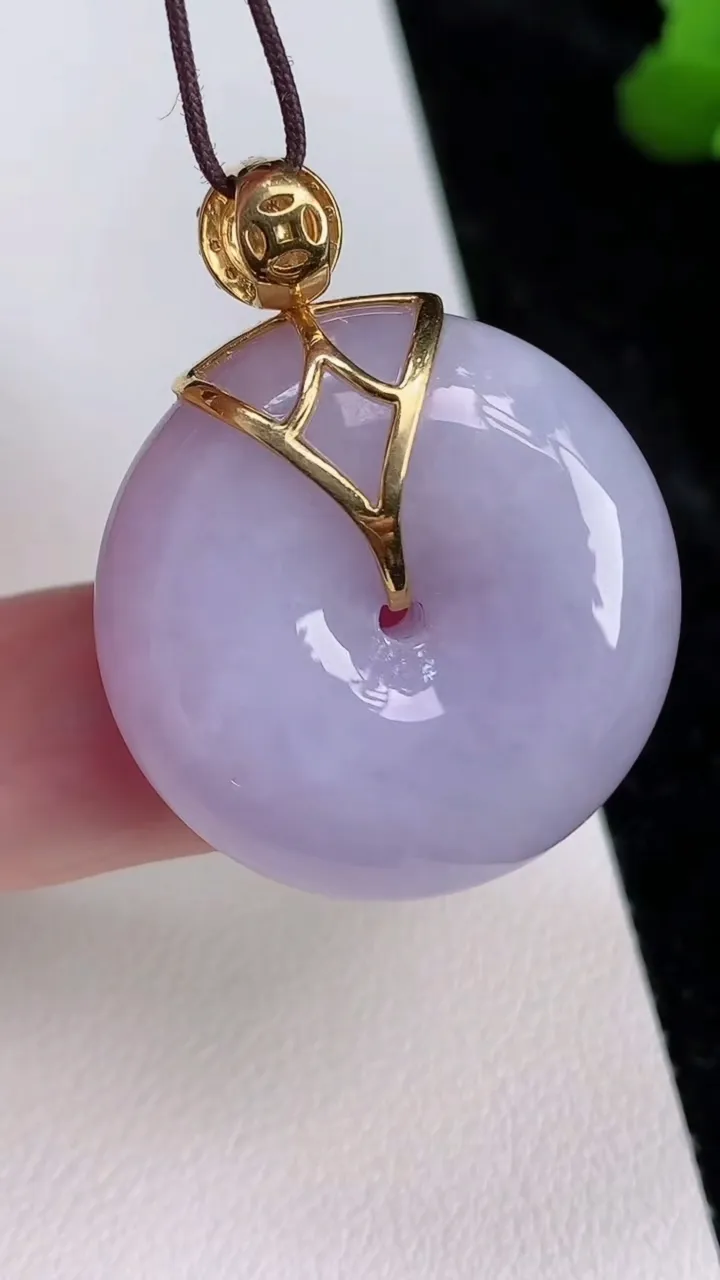 天然A货翡翠18k金紫罗兰平安扣吊坠，尺寸27-9.8，重量:17.15g
7月4日