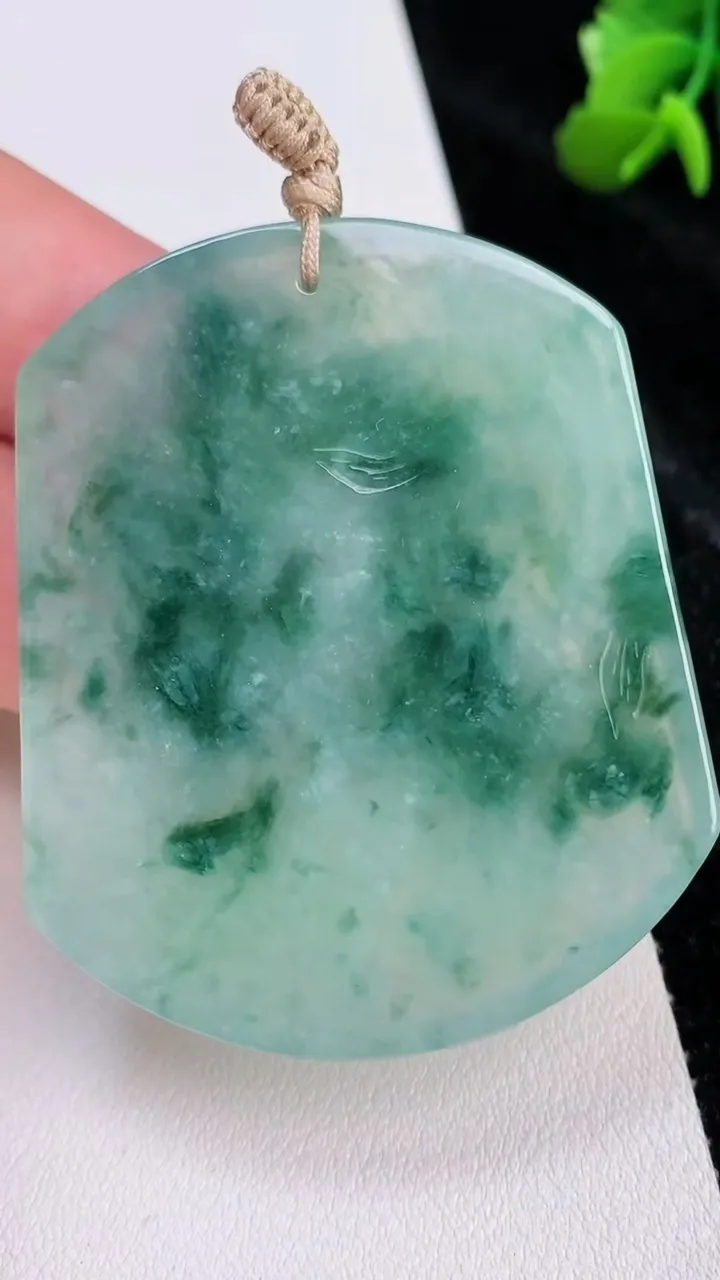 天然A货翡翠生肖虎吊坠，尺寸54.3-45.4-5.4，重量:30.65g
7月4日